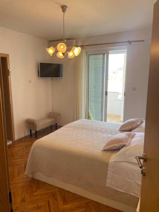Isabella - Ilda Radonic Apartment Jelsa (Hvar)