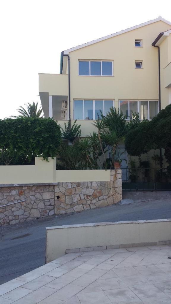 Isabella - Ilda Radonic * Jelsa (Hvar)
